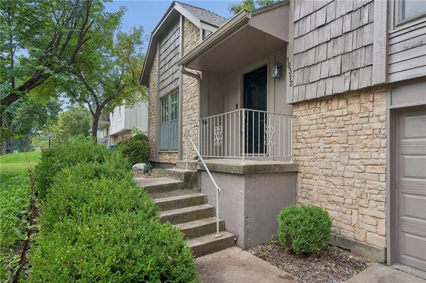 10312 HASKINS ST, LENEXA, KS 66215 - Image cbb797eef3db85c68e80bcbe51fe868f/2319987403