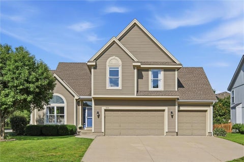 Photo of 2401 SW Tracker Lane, Lees Summit, MO 64082 (MLS # 2623473)