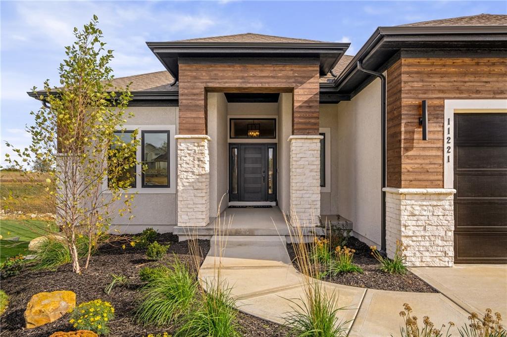 11221 S Sunray Drive