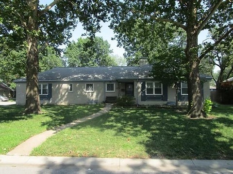 Photo of 600 S Edgemere Drive, Olathe, KS 66061 (MLS # 2635975)