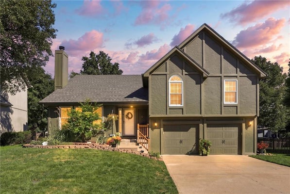 4825 NORESTON ST, SHAWNEE, KS 66226 - Image cbffd9034c8f94c8d4d41871e319928f/4000936927