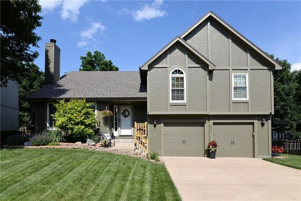4825 NORESTON ST, SHAWNEE, KS 66226 - Image cbffd9034c8f94c8d4d41871e319928f/4079348565