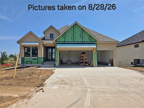 Photo of 11203 S Sunray Drive, Olathe, KS 66061 (MLS # 2621433)