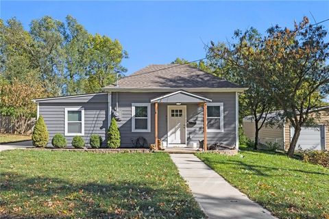 Photo of 427 Allcutt Avenue, Bonner Springs, KS 66012 (MLS # 2583637)