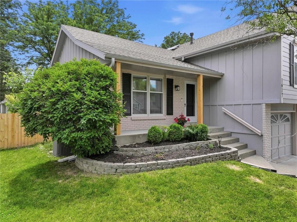 Photo of 1617 Welleslay Lane, Liberty, MO 64068 (MLS # 2620464)