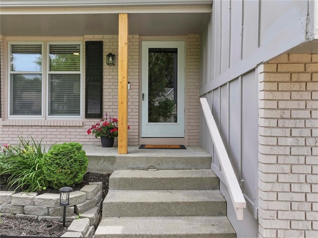 Photo of 1617 Welleslay Lane, Liberty, MO 64068 (MLS # 2620464)