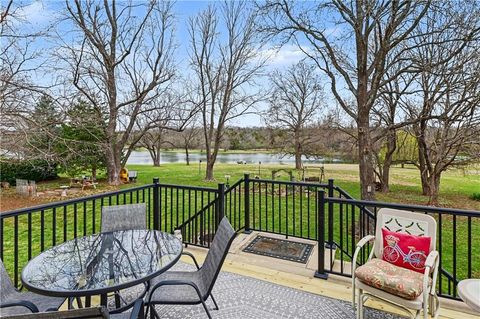 Photo of 1510 S Lakestone Drive, Olathe, KS 66061 (MLS # 2609630)
