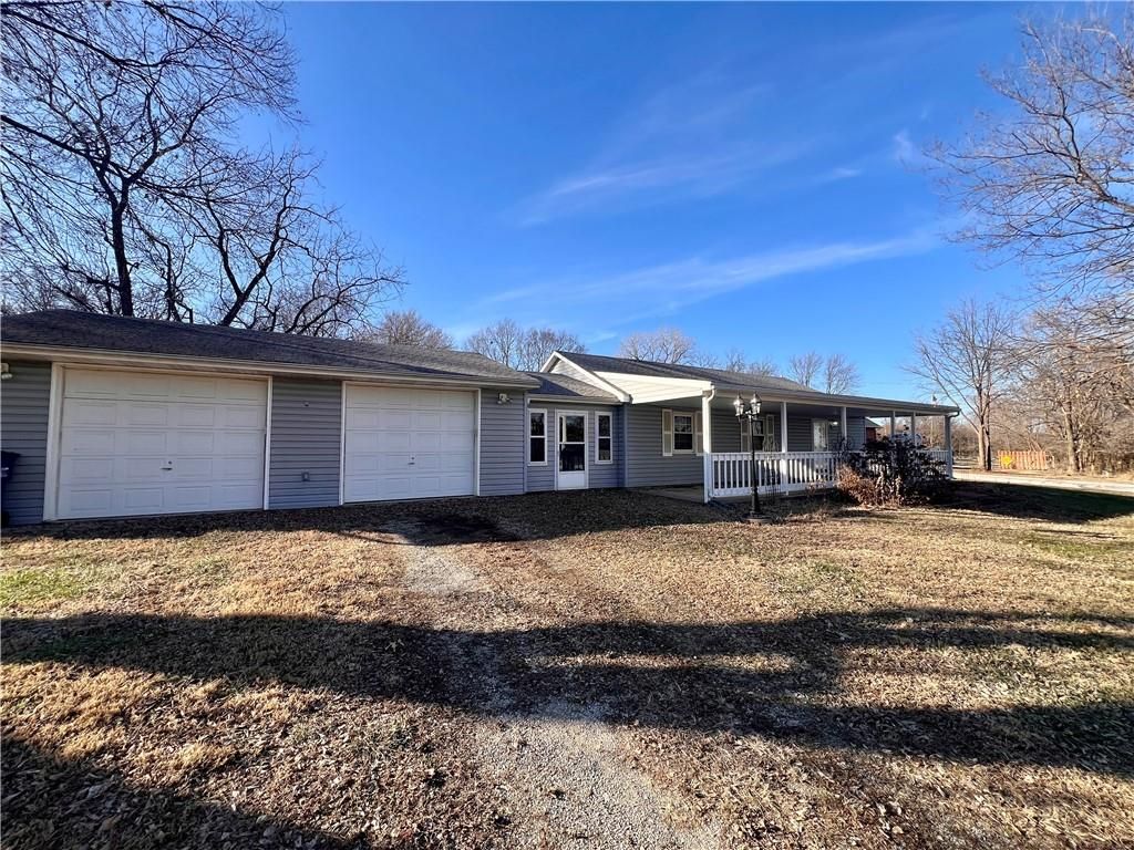 Photo of 201 S Vine Street, McLouth, KS 66054 (MLS # 2591725)