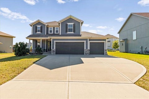Photo of 25137 W 147th Court, Olathe, KS 66061 (MLS # 2641951)