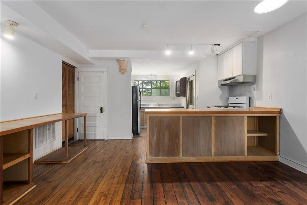 810 W 16th Street
