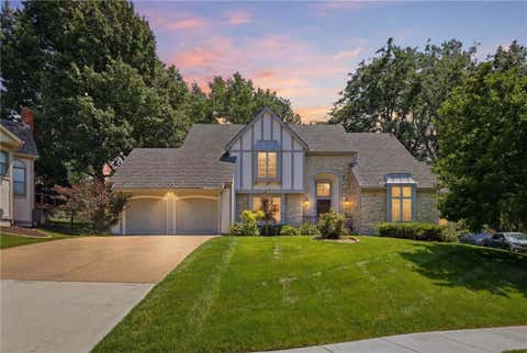 Photo of 11107 W 122nd Street, Overland Park, KS 66213 (MLS # 2628638)