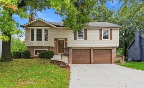 Photo of 106 S Chambery Drive, Olathe, KS 66061 (MLS # 2647092)