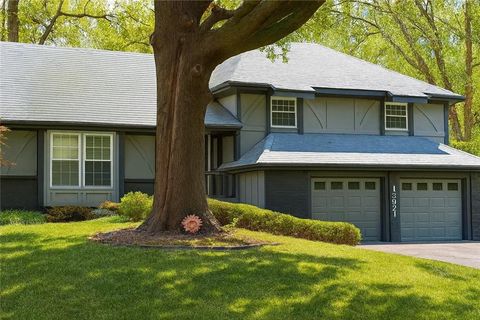 13921 S Brookwood Court, Olathe, KS 66062 - MLS#: 2584181