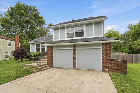 Photo of 15132 S Locust Street, Olathe, KS 66062 (MLS # 2621302)