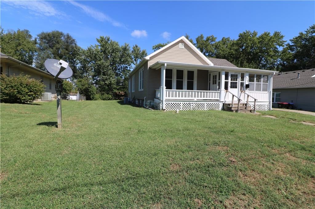 Photo of 423 E Market Street, Warrensburg, MO 64093 (MLS # 2643224)