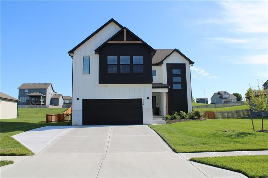 Photo of 9209 NE 111th Terrace, Kansas City, MO 64157 (MLS # 2618794)