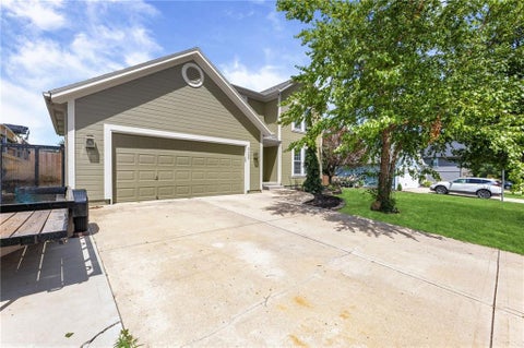 Photo of 21240 W 226th Street, Spring Hill, KS 66083 (MLS # 2633816)