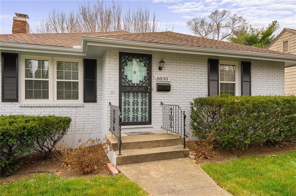 Photo of 8830 Ivanhoe Trail, Kansas City, MO 64131 (MLS # 2623362)