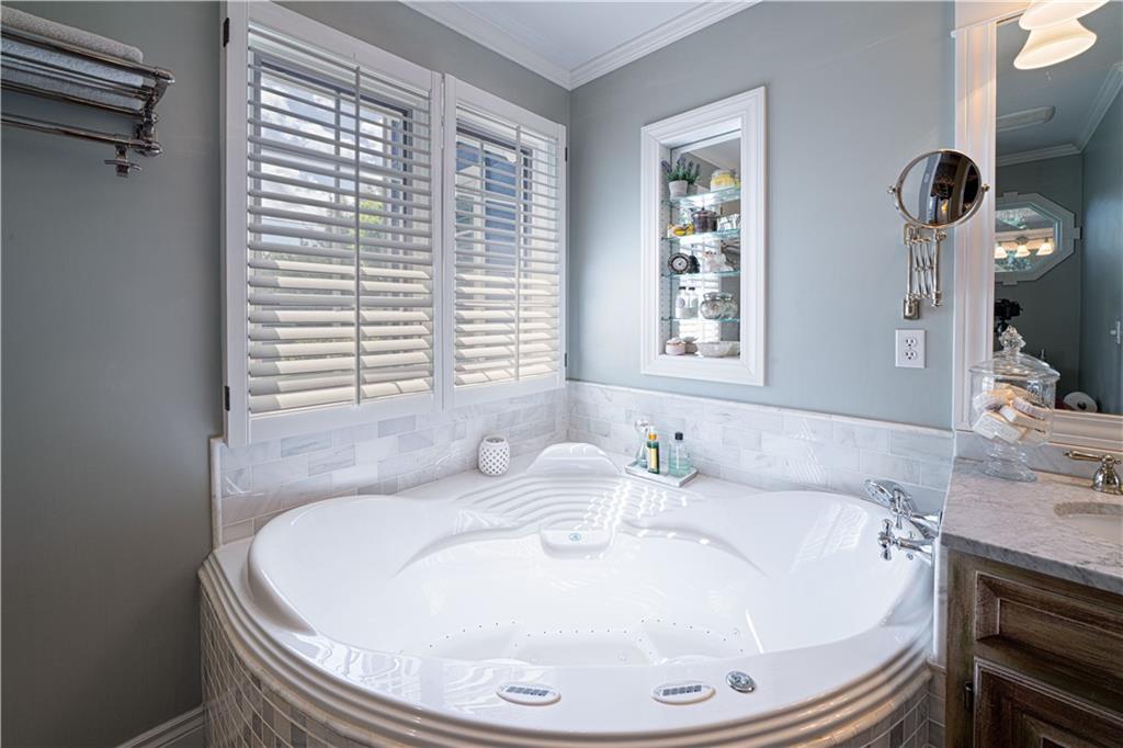 Country Club, Missouri 64505, United States, 4 Bedrooms Bedrooms, ,4 BathroomsBathrooms,Residential,Active,218930