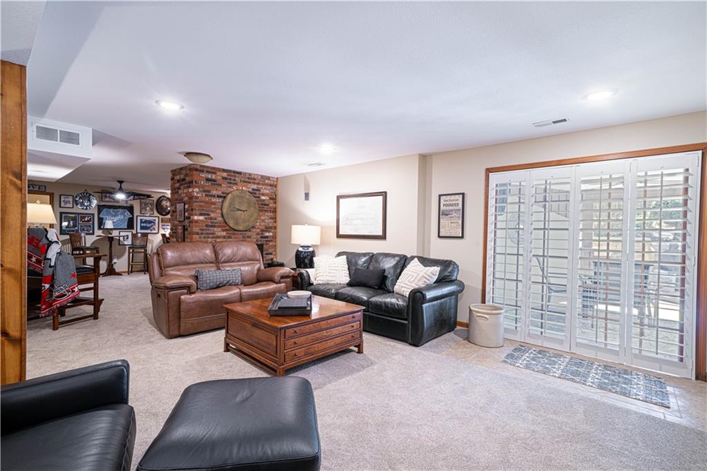 Country Club, Missouri 64505, United States, 4 Bedrooms Bedrooms, ,4 BathroomsBathrooms,Residential,Active,218930