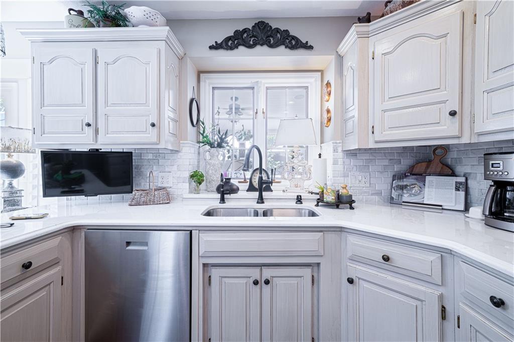 Country Club, Missouri 64505, United States, 4 Bedrooms Bedrooms, ,4 BathroomsBathrooms,Residential,Active,218930