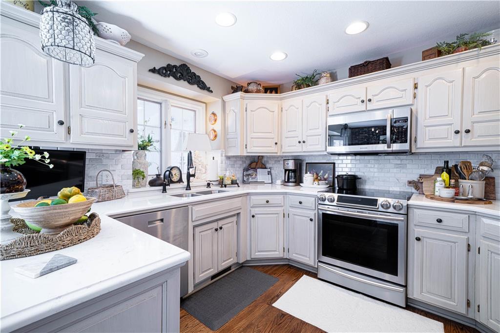 Country Club, Missouri 64505, United States, 4 Bedrooms Bedrooms, ,4 BathroomsBathrooms,Residential,Active,218930