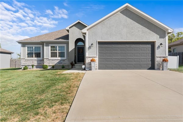 1406 SW 8TH TER, OAK GROVE, MO 64075 - Image cd8add47cd8ac0a31bf0200ca73d833d/3651884272