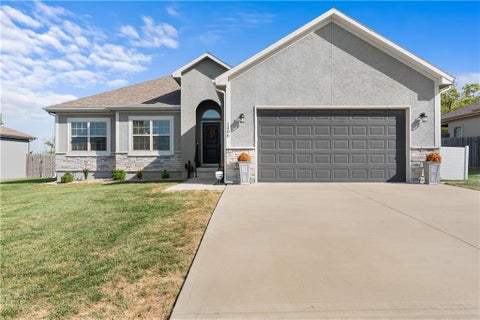Photo of 1406 SW 8th Terrace, Oak Grove, MO 64075 (MLS # 2642694)
