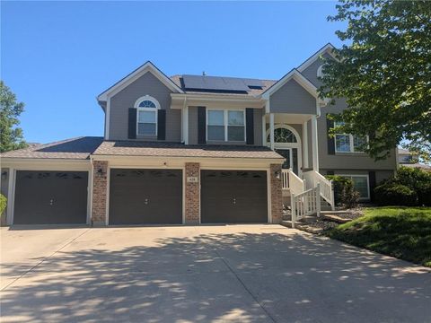 Photo of 428 SW Seagull Street, Lees Summit, MO 64082 (MLS # 2615795)