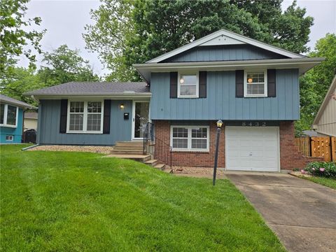 Photo of 8432 Evanston Avenue, Raytown, MO 64138 (MLS # 2618328)