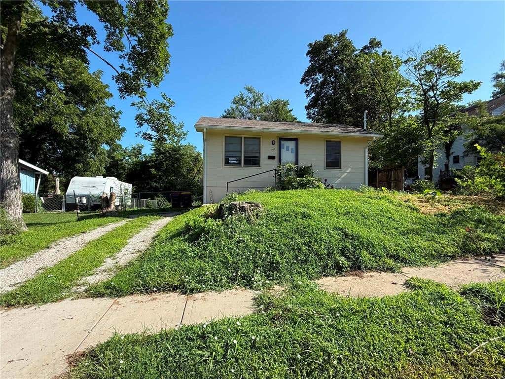 Photo of 902 Williams Street, Excelsior Springs, MO 64024 (MLS # 2632158)