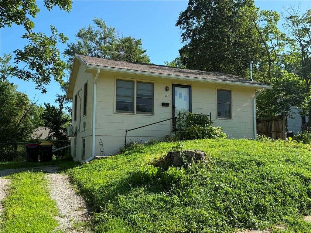 Photo of 902 Williams Street, Excelsior Springs, MO 64024 (MLS # 2632158)