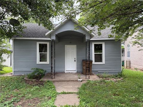 Photo of 604 Laramie Street, Atchison, KS 66002 (MLS # 2617491)