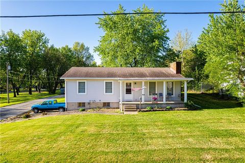 Photo of 606 E Prospect Street, Cameron, MO 64429 (MLS # 2616224)