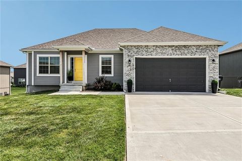 Photo of 1205 NW Hilltop Lane, Grain Valley, MO 64029 (MLS # 2618473)
