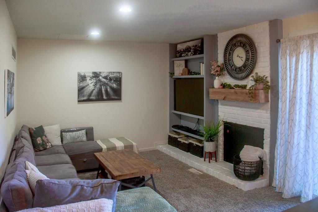 Photo of 5984 N Kansas Avenue, Gladstone, MO 64119 (MLS # 2598383)