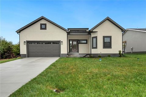 Photo of 153 S Linn Valley Drive, Linn Valley, KS 66040 (MLS # 2583037) Photo of 153 S Linn Valley Drive, Linn Valley, KS 66040 (MLS # 2583037)