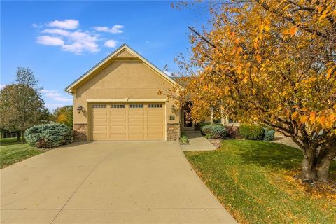 Photo of 508 Ashurst Court, Lees Summit, MO 64081 (MLS # 2584524)
