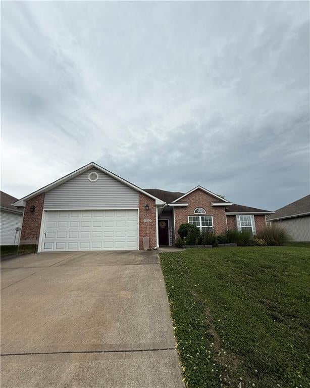 Photo of 732 Iron Horse Drive, Warrensburg, MO 64093 (MLS # 2623191)