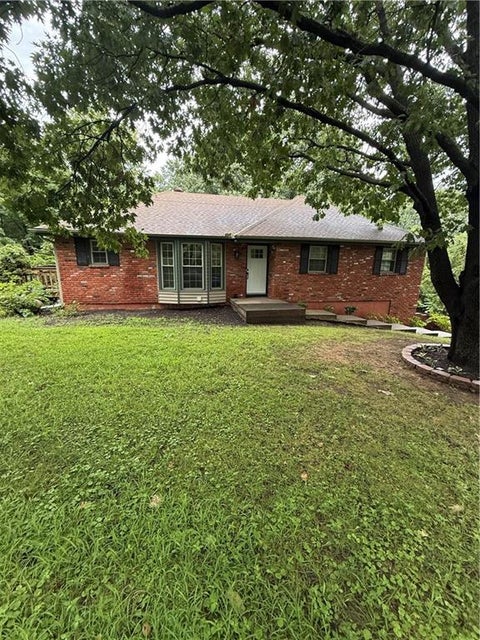 Photo of 5436 N Hardesty Avenue, Kansas City, MO 64119 (MLS # 2639519)