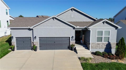 Photo of 829 SW Haverford Road, Lees Summit, MO 64081 (MLS # 2645728)