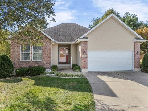 Photo of 1123 SW Hoke Drive, Lees Summit, MO 64081 (MLS # 2584483)