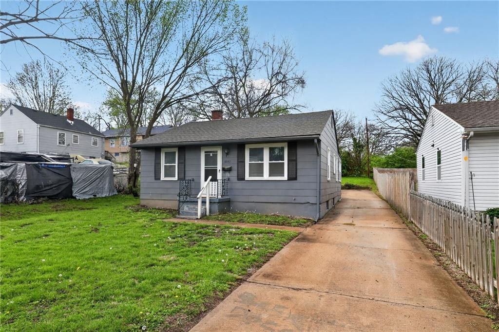 Photo of 5842 Bellefontaine Avenue, Kansas City, MO 64130 (MLS # 2614249)