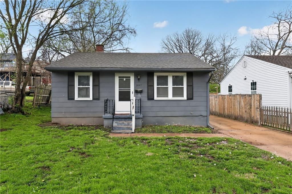 Photo of 5842 Bellefontaine Avenue, Kansas City, MO 64130 (MLS # 2614249)