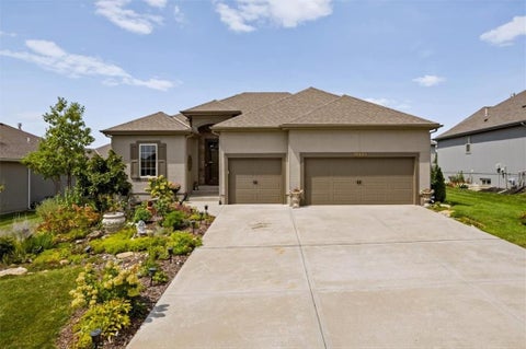 Photo of 19304 W 201st Street, Spring Hill, KS 66083 (MLS # 2636733)