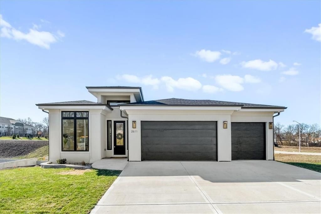 Photo of 2611 NW 84th Terrace, Kansas City, MO 64154 (MLS # 2607481)