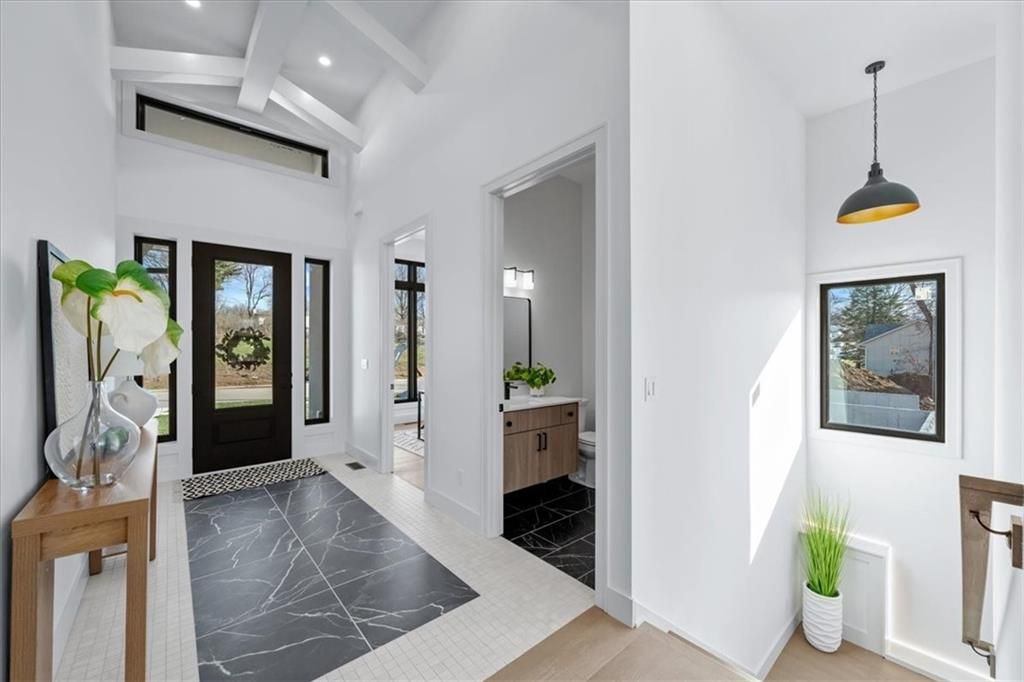 Photo of 2611 NW 84th Terrace, Kansas City, MO 64154 (MLS # 2607481)