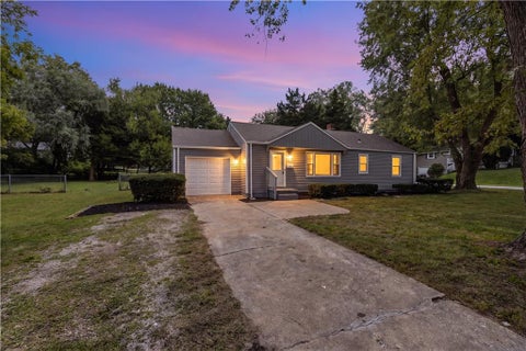 Photo of 5433 Willow Avenue, Raytown, MO 64133 (MLS # 2643505)