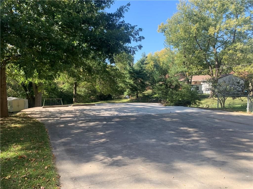 Photo of 2504 Magnolia Avenue, Liberty, MO 64068 (MLS # 2581091)