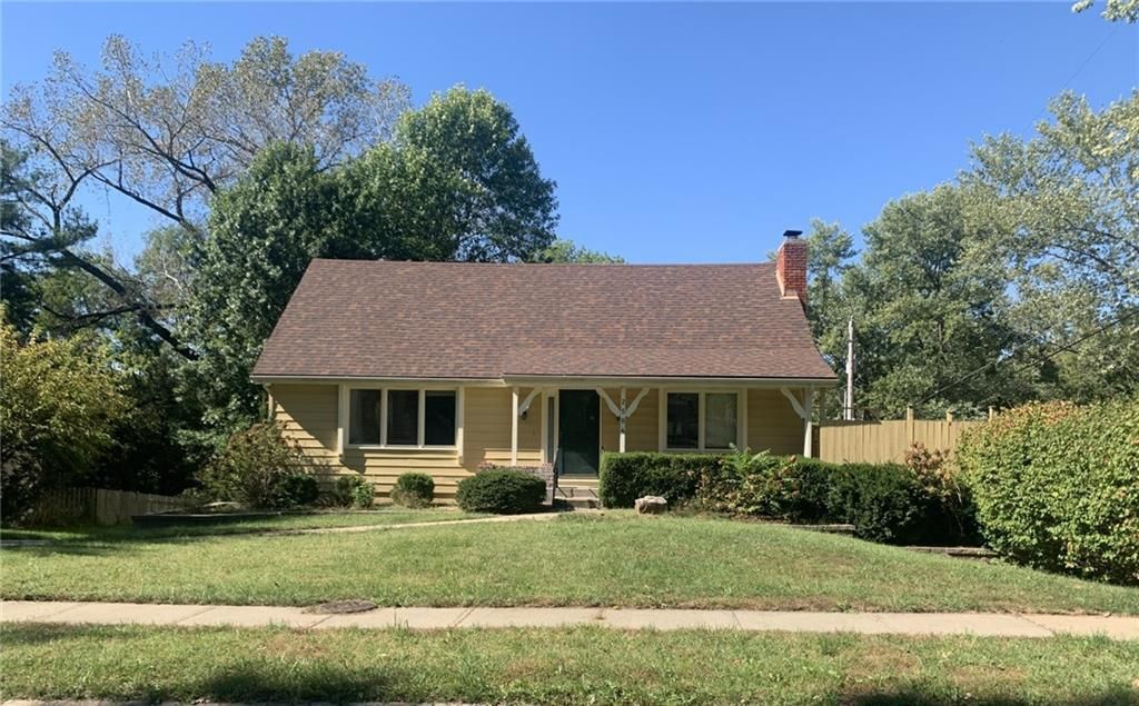 Photo of 2504 Magnolia Avenue, Liberty, MO 64068 (MLS # 2581091)